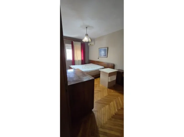 Tirane, shitet apartament 3+1 Kati 4, 177.000 € 