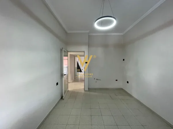 Tirane, jepet me qera zyre Kati 3, 70 m² 700 € (SHALLVARET)