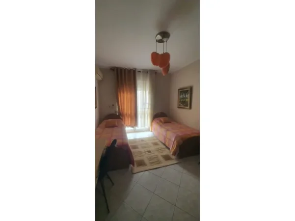 Tirane, jepet me qera apartament 2+1+2 Kati 3, 100 m² 600 € (BRRYLI)