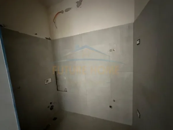 Tirane, jepet me qera apartament 1+1 Kati 2, 77 m² 130.280 € (PORTA TIRANA E RE , Sauk)