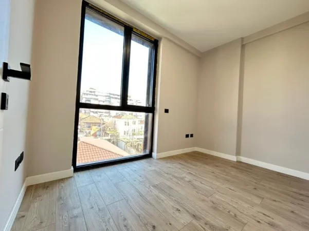 Tirane, jepet me qera zyre Kati 2, 73 m² 650 € (PAZARI I RI)