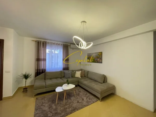 Tirane, jepet me qera apartament 2+1 Kati 4, 85 m² 750 € (QENDER)