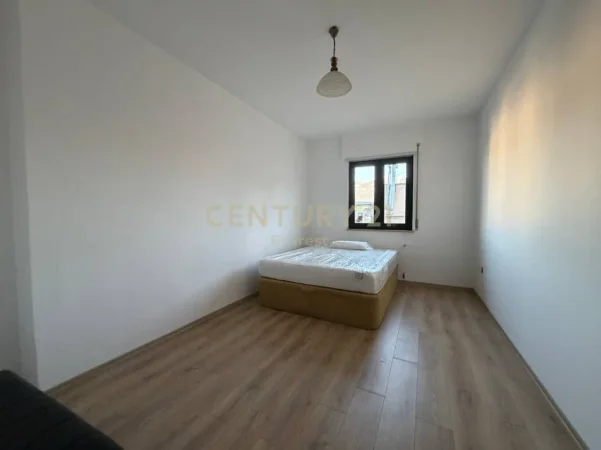 Tirane, jepet me qera apartament 3+1+Ballkon Kati 9, 140 m² 1.000 € 