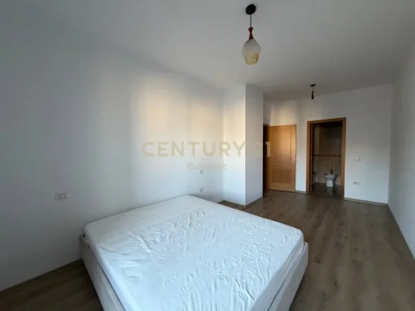 Tirane, jepet me qera apartament 3+1+Ballkon Kati 9, 140 m² 1.000 € 