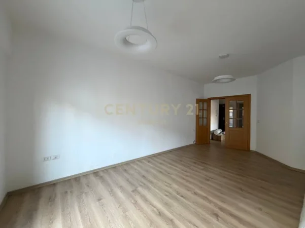Tirane, jepet me qera apartament 3+1+Ballkon Kati 9, 140 m² 1.000 € 