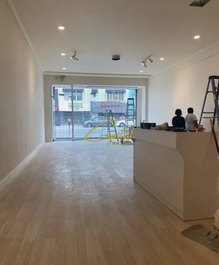 Tirane, jepet me qera dyqan Kati 0, 45 m² 900 € (ISH STACIONI TRENIT)