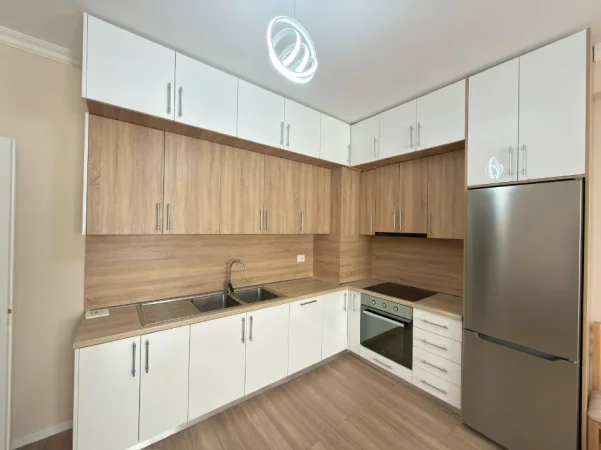 Tirane, jepet me qera apartament 1+1+Ballkon Kati 3, 81 m² 470 € (Urban Gate) Astir