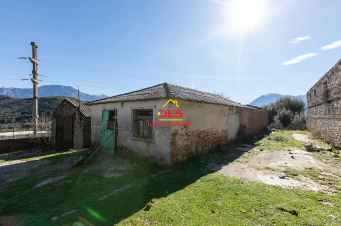 Vlore, shitet magazine Kati 0, 112 m² 80.000 € (Brataj)