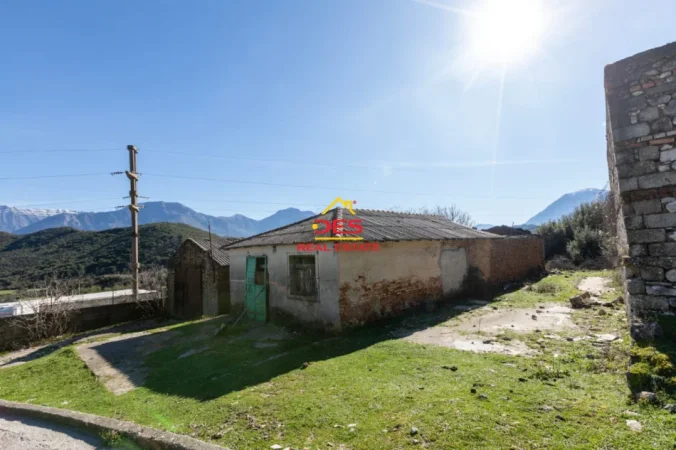 Vlore, shitet magazine Kati 0, 112 m² 80.000 € (Brataj)