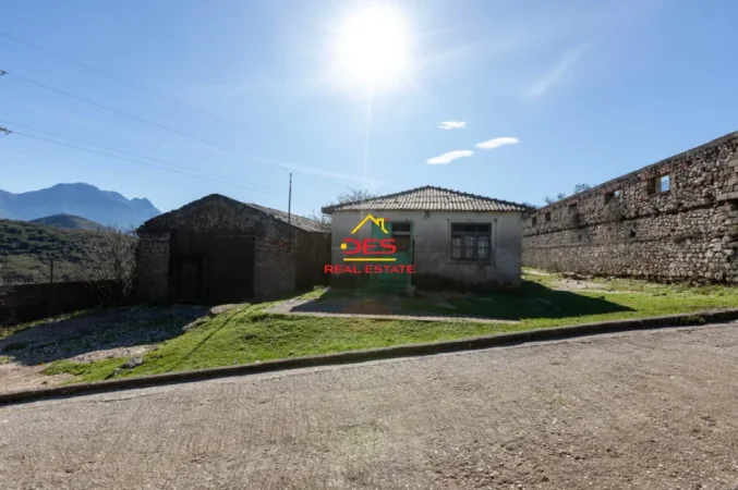 Vlore, shitet magazine Kati 0, 112 m² 80.000 € (Brataj)