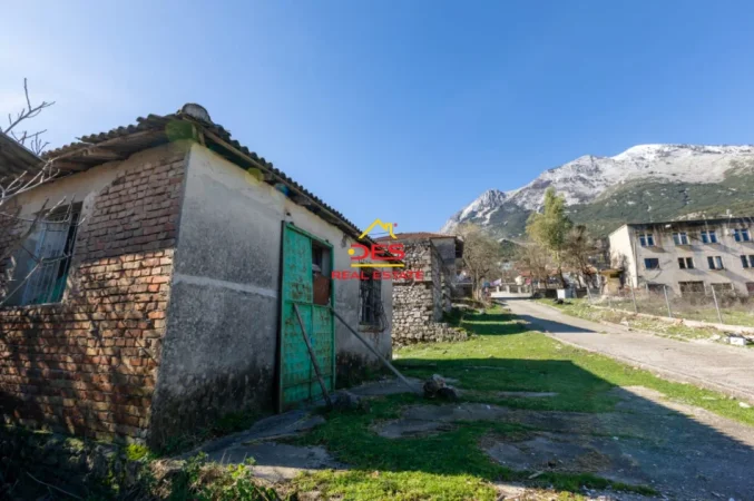 Vlore, shitet magazine Kati 0, 112 m² 80.000 € (Brataj)