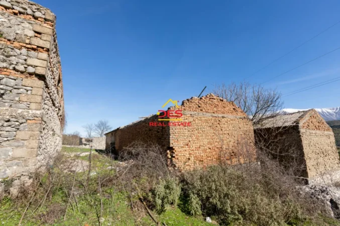 Vlore, shitet magazine Kati 0, 112 m² 80.000 € (Brataj)