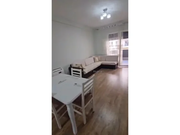 Tirane, jepet me qera apartament 1+1 Kati 3, 80 m² 450 € (Rruga Dritan Hoxha, Kompleksi Aura)