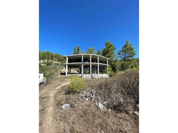 Gramsh, shitet hotel , 350 m² 207.000 € (Gramsh)