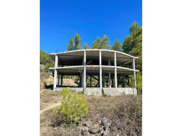 Gramsh, shitet hotel , 350 m² 207.000 € (Gramsh)