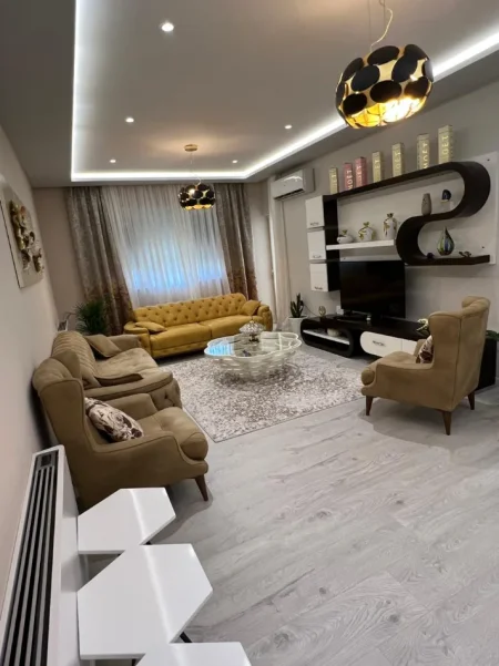 Tirane, jepet me qera apartament 2+1 Kati 1, 117 m² 900 € (Liqeni i Thate.)