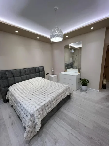 Tirane, jepet me qera apartament 2+1 Kati 1, 117 m² 900 € (Liqeni i Thate.)