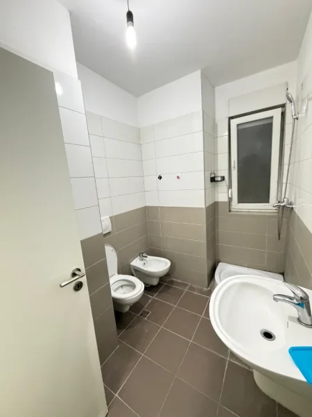 Tirane, jepet me qera apartament 1+1 Kati 2, 60 m² 500 € (Ish Parku)