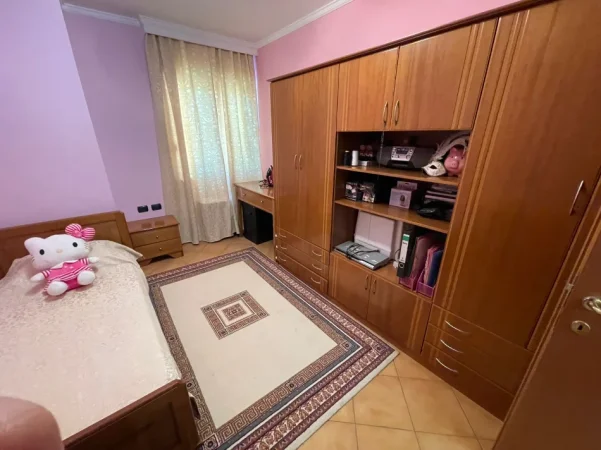 Tirane, jepet me qera apartament 2+1+Ballkon Kati 8, 100 m² 1.000 € (Rruga e Elbasanit)