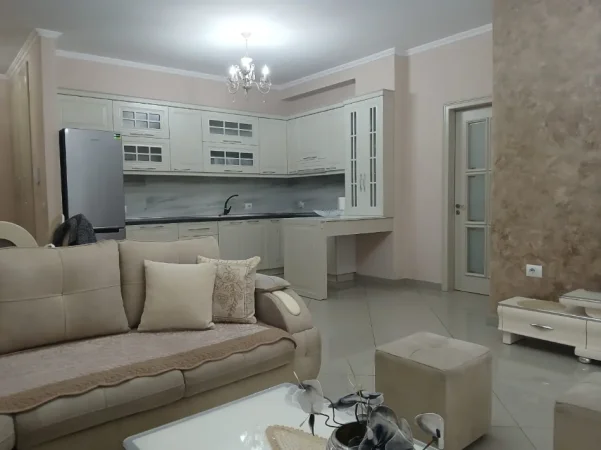 Tirane, jepet me qera apartament 2+1 Kati 4, 108 m² 550 € (kompleksi latifi)