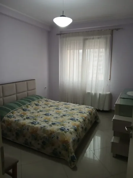 Tirane, jepet me qera apartament 2+1 Kati 4, 108 m² 550 € (kompleksi latifi)