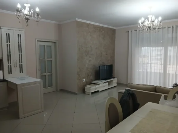 Tirane, jepet me qera apartament 2+1 Kati 4, 108 m² 550 € (kompleksi latifi)