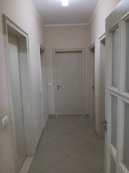 Tirane, jepet me qera apartament 2+1 Kati 4, 108 m² 550 € (kompleksi latifi)