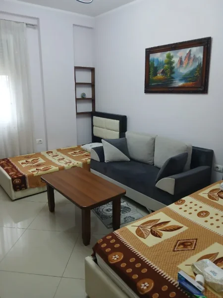 Tirane, jepet me qera apartament 2+1 Kati 4, 108 m² 550 € (kompleksi latifi)