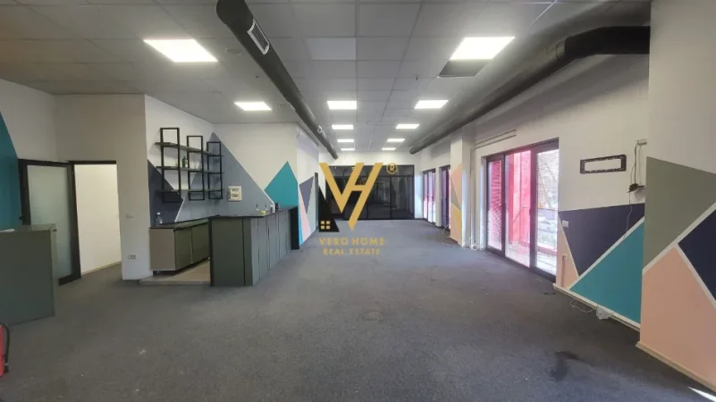 Tirane, jepet me qera zyre Kati 1, 191 m² 2.200 € (RRUGA E DIBRES)