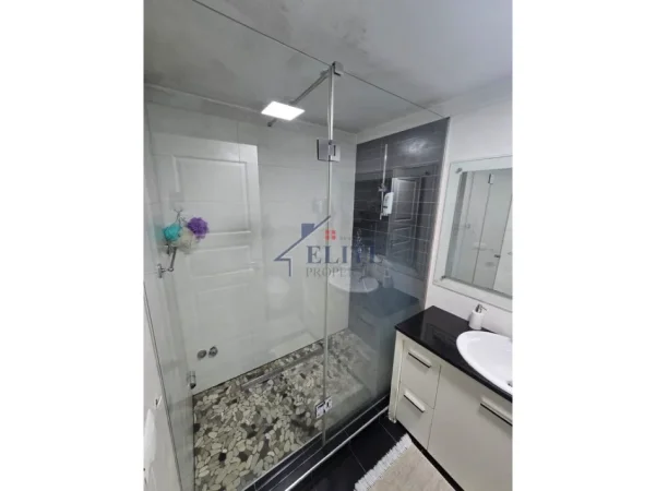 Tirane, shitet apartament 3+1+Ballkon Kati 8, 140 m² 350.000 € (Kompleksi Magnet)