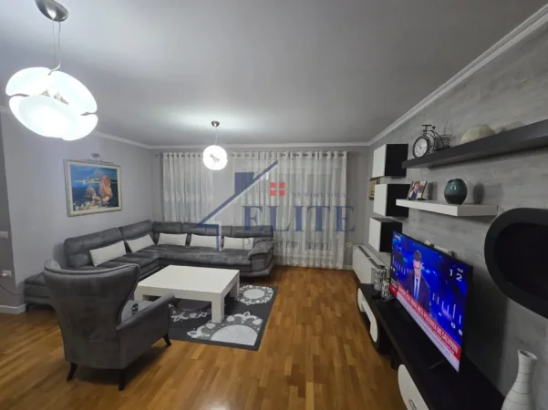 Tirane, shitet apartament 3+1+Ballkon Kati 8, 140 m² 350.000 € (Kompleksi Magnet)