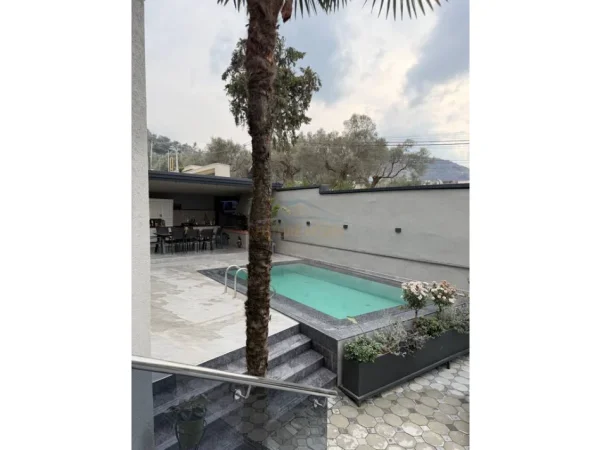 Tirane, Shitet Vile 4 Katshe , 700 m² 2.000.000 € (LIQENI I THATE)