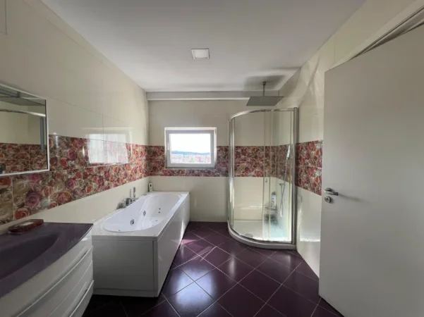 Tirane, shitet 2+1+Ballkon Kati 10, 103 m² 195.000 € (Pallati me Shigjeta)