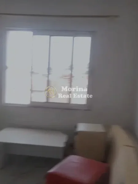 Tirane, jepet me qera garsonier Kati 4, 35 m² 250 € (Kombinat)