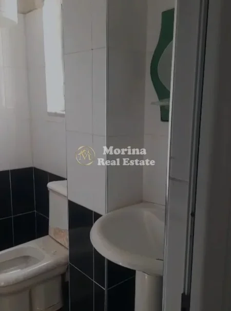 Tirane, jepet me qera garsonier Kati 4, 35 m² 250 € (Kombinat)