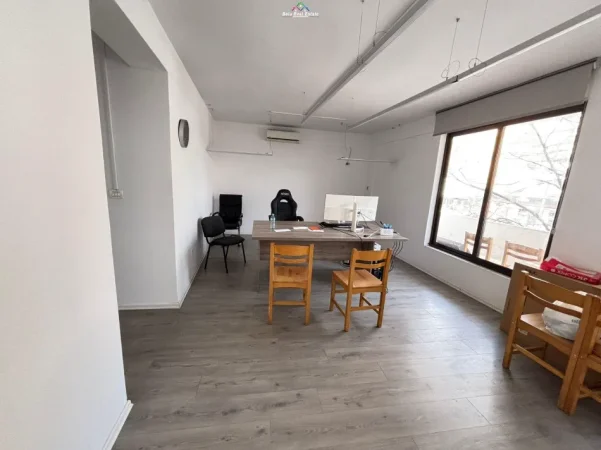 Tirane, jepet me qera zyre Kati 2, 116 m² 1.200 € (Vasil Shanto, rruga Sulejman Delvina)