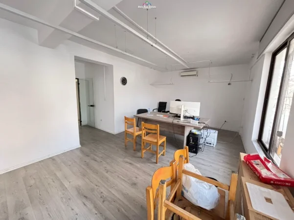 Tirane, jepet me qera zyre Kati 2, 116 m² 1.200 € (Vasil Shanto, rruga Sulejman Delvina)
