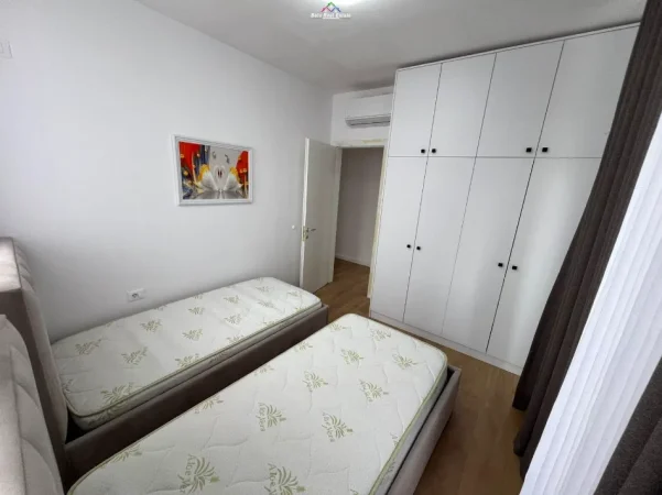 Tirane, jepet me qera apartament 2+1 Kati 6, 100 m² 675 € (Rruga Jordan Misja)