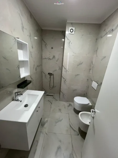 Tirane, jepet me qera apartament 2+1 Kati 6, 100 m² 675 € (Rruga Jordan Misja)