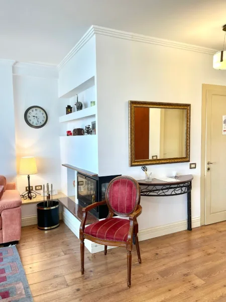 Tirane, jepet me qera apartament 1+1 Kati 9, 75 m² 700 € (Rruga Sami Frasheri)