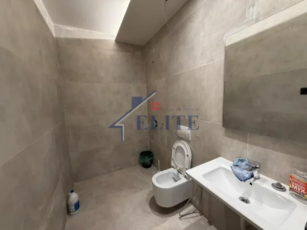 Tirane, jepet me qera zyre Kati 6, 450 m² 9.000 € (Rruga Dritan Hoxha)