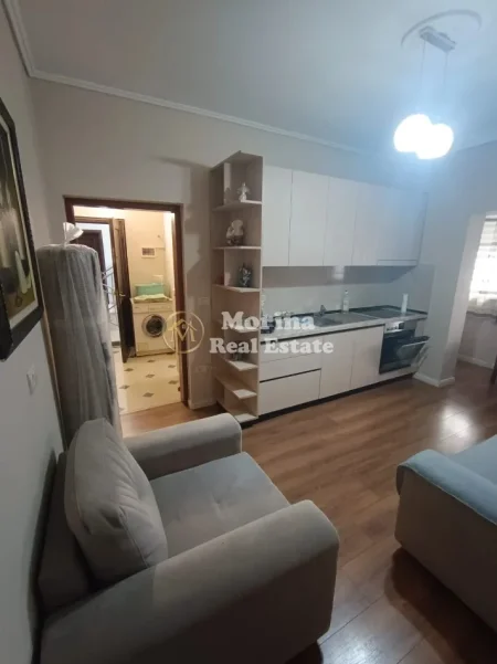 Tirane, jepet me qera apartament 1+1 Kati 4, 60 m² 500 € (Komuna e Parisit)