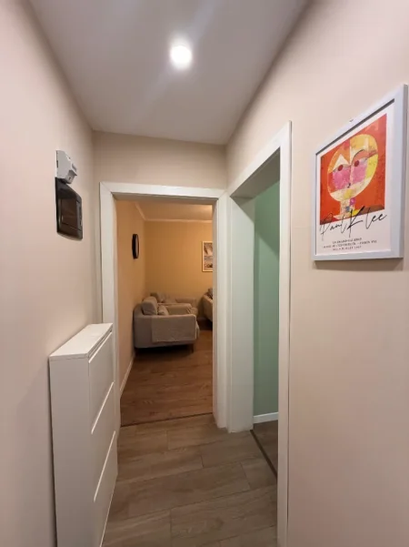 Tirane, jepet me qera apartament 2+1 , 800 € (MYSLYM SHYRI)