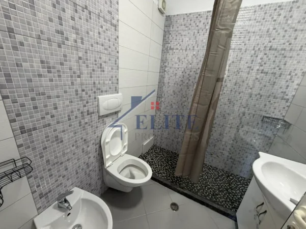 Tirane, jepet me qera apartament 2+1+Ballkon Kati 5, 100 m² 780 € (Kopshti Zoologjik)
