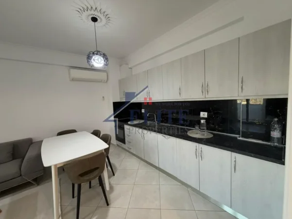 Tirane, jepet me qera apartament 2+1+Ballkon Kati 5, 100 m² 780 € (Kopshti Zoologjik)