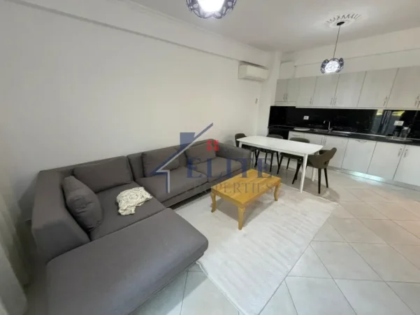 Tirane, jepet me qera apartament 2+1+Ballkon Kati 5, 100 m² 780 € (Kopshti Zoologjik)