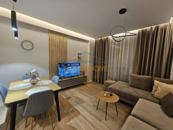 Tirane, jepet me qera apartament Kati 6, 66 m² 750 € (Rruga Petro Nini)
