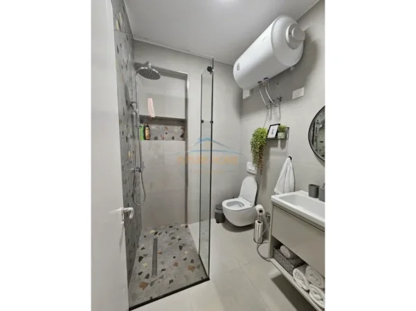 Tirane, jepet me qera apartament Kati 6, 66 m² 750 € (Rruga Petro Nini)