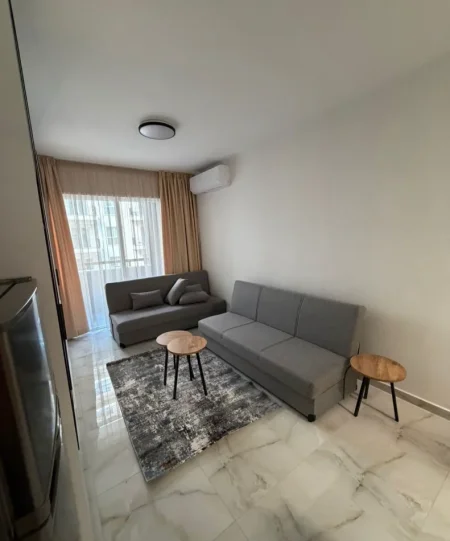 Tirane, jepet me qera apartament 1+1 Kati 3, 40 m² 420 € (Kupola)