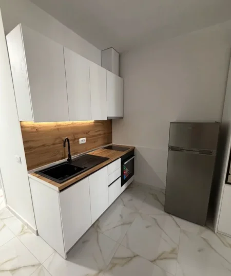 Tirane, jepet me qera apartament 1+1 Kati 3, 40 m² 420 € (Kupola)
